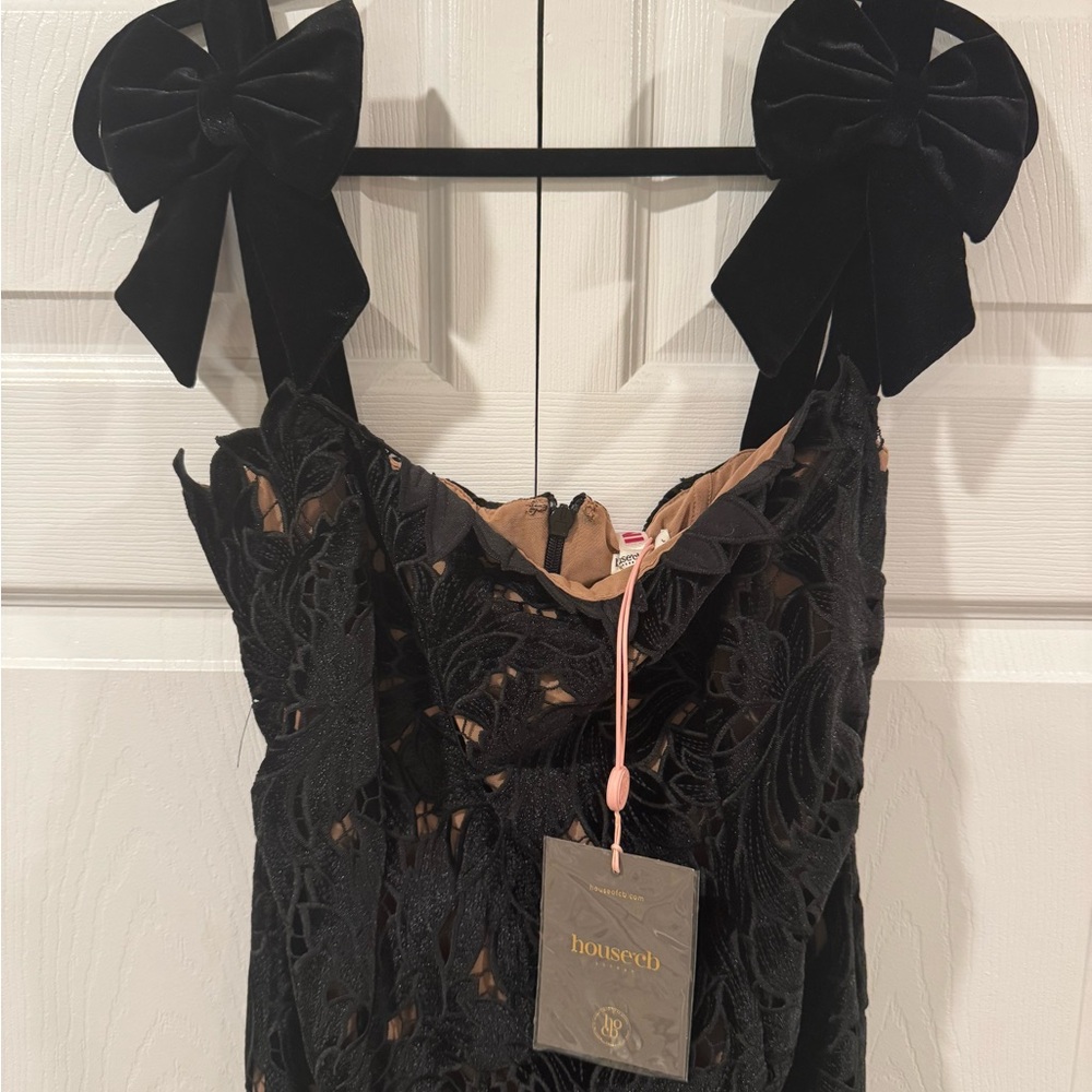 House of CB Tiff Velvet Lacy Body Con Dress - Picture 4 of 7
